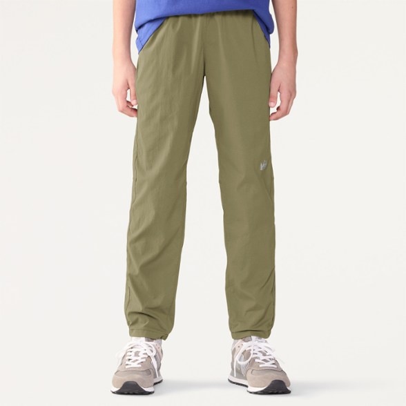 Model info: Height: 4'11" | Wearing size: M Kids