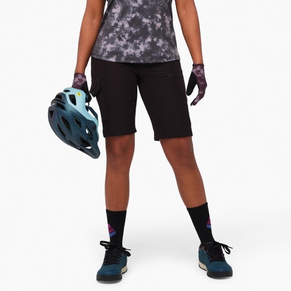 On Body Image of color Noir