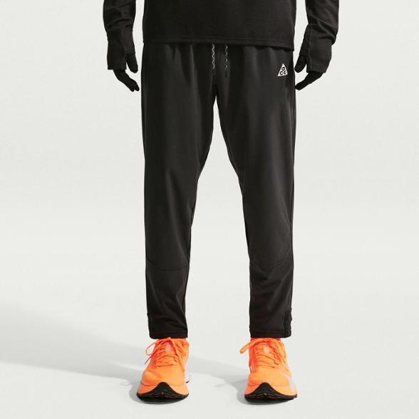 On Body Image of color Black/Anthracite/Summit White