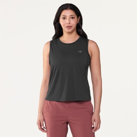 Model info: Height: 5' 6" | Chest: 34" | Waist: 28" | Wearing size: M