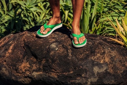 OluKai Leeward Flip-Flops - Men's 8