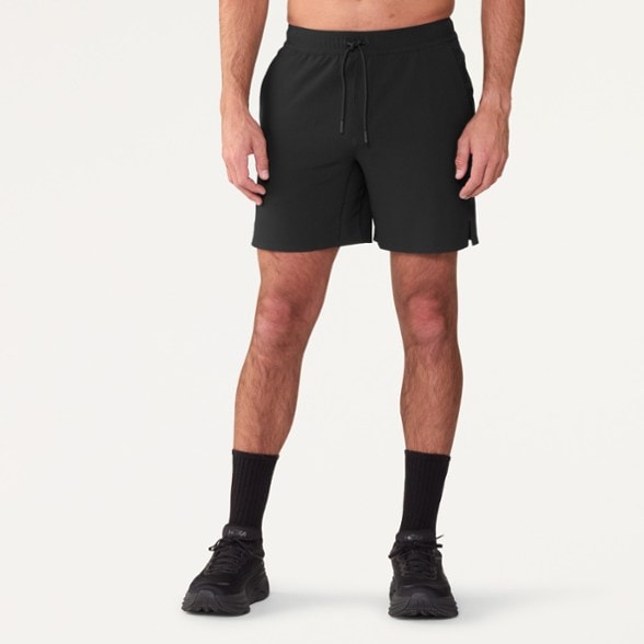 Model info: Height: 6'1" | Waist: 32.5 | Inseam: 33 | Wearing size: M