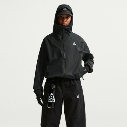 Nike ACG Phantazma Rain Jacket - Women's 1