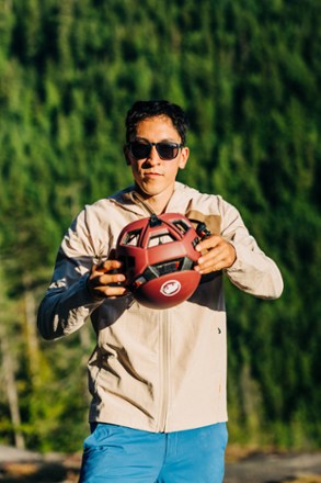 Location Image for Crag Sender Helmet