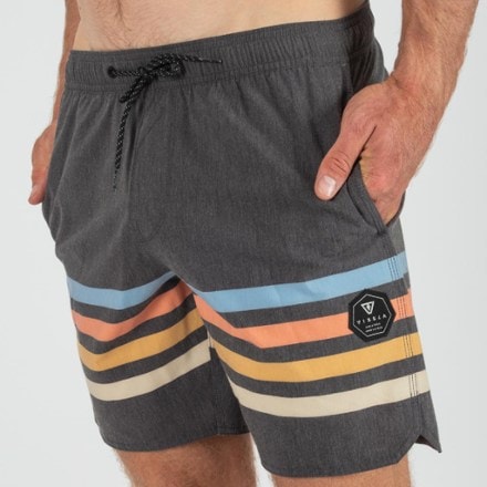 VISSLA Sumner 16.5" Volley Shorts - Men's 7