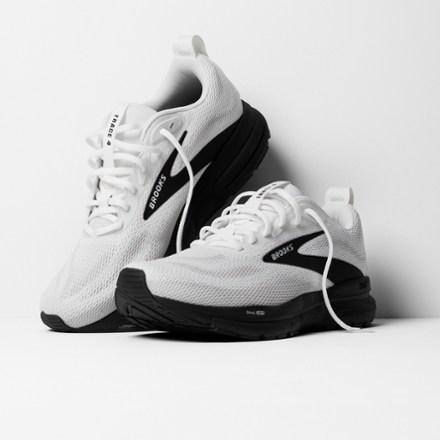 Brooks Trace 4 Road-Running Shoes - Men's 6