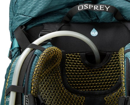 Osprey Atmos AG 65 Pack - Men's Hydration port & tube routing (Venturi Blue)