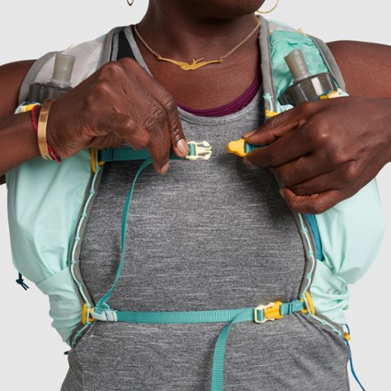 Ultimate Direction Ultra Vesta 6.0 Hydration Vest - Women's 2