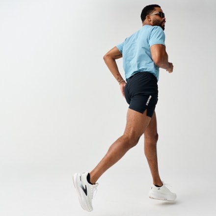 Brooks Dash Cooling 5" Shorts - Men's 2