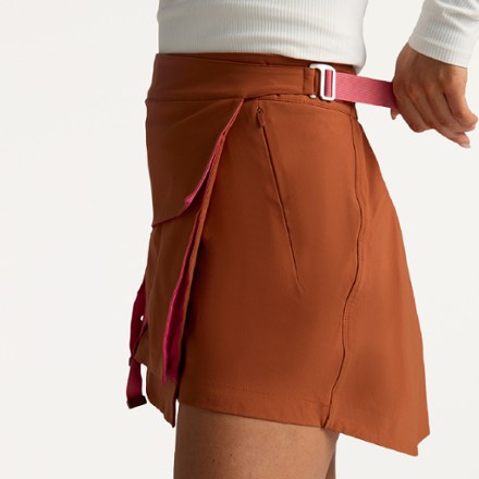 SENIQ Trailmix Hike Cargo Skort - Women's 4