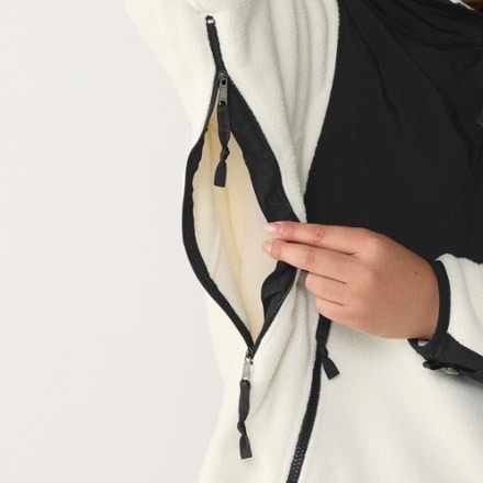 The North Face Retro Denali Jacket - Women's 4