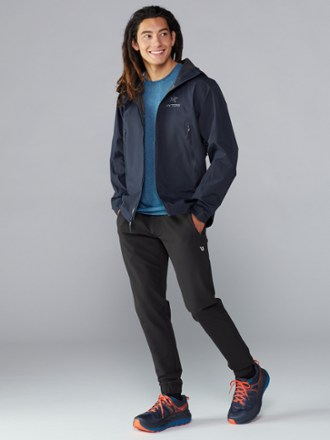 vuori transit jogger review