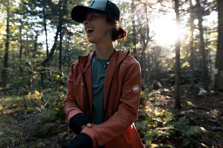 Location Image for Taiss Light ML Hooded Jacket - Women's