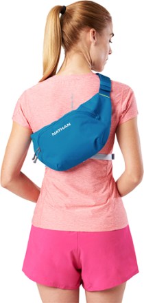 Nathan Limitless Run 2 L Hydration Sling 8