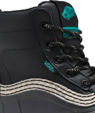 Vans Standard Mid Snow MTE Boots - Women's 4