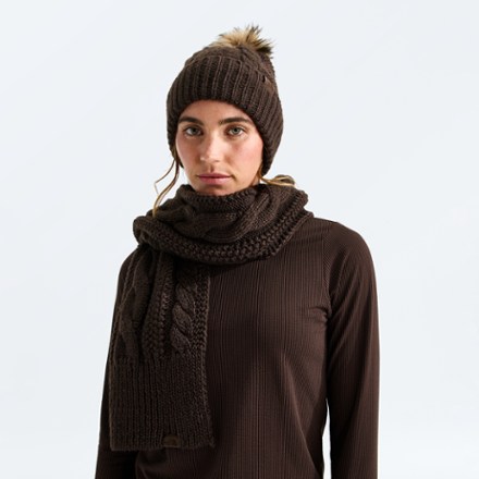 The North Face Oh Mega Hat and Scarf Set - Women's 1
