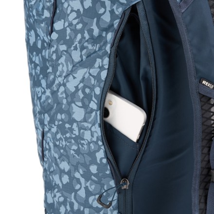 REI Co-op Flash 18 Print Pack Trekking pole attachments