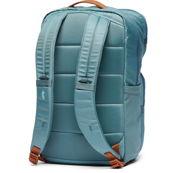 16 liters capacity cotopaxi backpack 16L Backpack, One-Of-A-Kind Kanakuk Store and weighs only 510 grams. Cotopaxi Batac 16 L Del