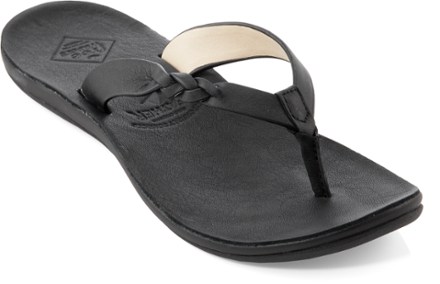 women's wide strap flip flops