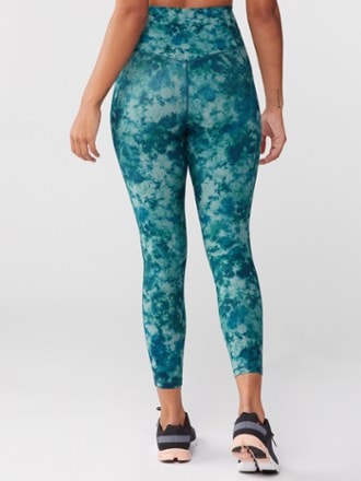 Athleta Salutation Stash Pocket II Printed 7/8 Tights - Women's 2