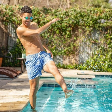 Chubbies Stretch 5.5" Swim Trunks - Men's 7