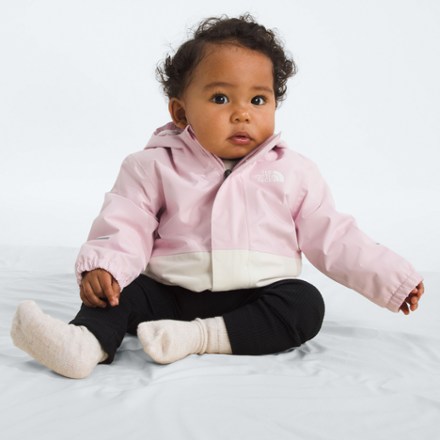 On Body Image of color Pale Blossom/White Dune