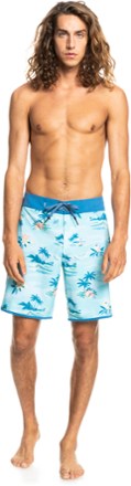 Quiksilver SurfSilk Scallop 19" Board Shorts - Men's 4