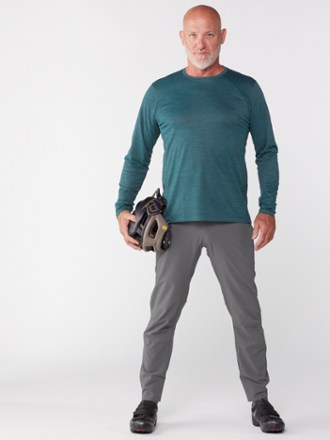 Rapha Trail Lightweight Bike Pants - Men's 3