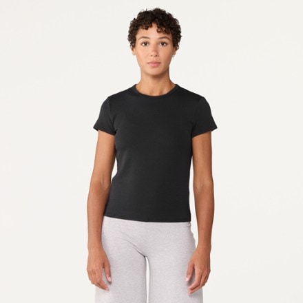 Vuori Everyday Cotton Stretch Fitted T-Shirt - Women's 1