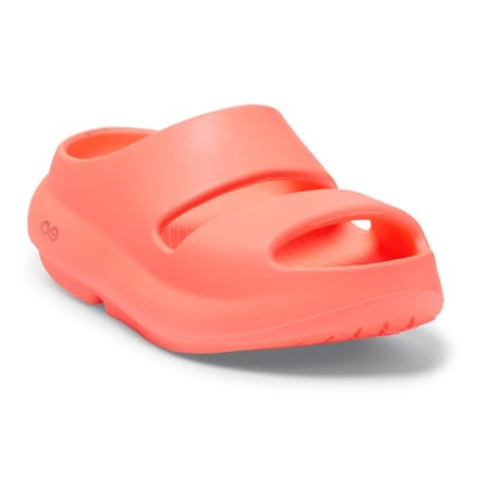OOFOS OOyea Slide Sandals - Women's 3/4 view