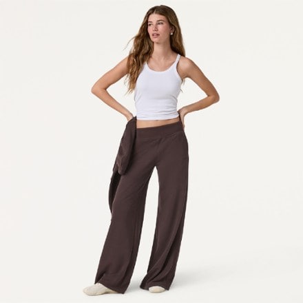 Vuori Sedona Mid-Rise Wideleg Pants - Women's 6