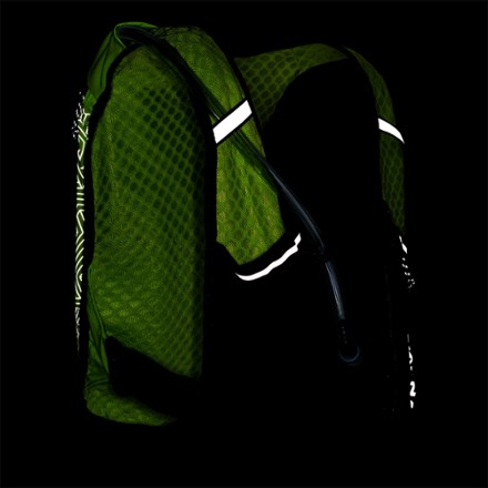 Nathan HyperNight QuickStart 3.0 4 L Hydration Vest 9