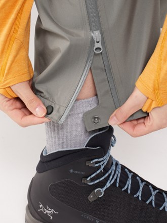 Outdoor Research Aspire GORE-TEX Pants - Women's 4