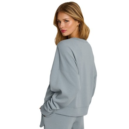 RHONE DreamGlow Crew Neck - Women's 2