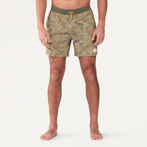 Model info: Height: 6'1" | Waist: 32.5 | Inseam: 33 | Wearing size: M