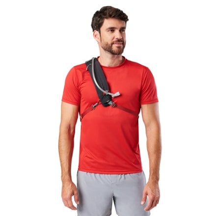 Nathan Limitless 8-Liter Sling Pack 2