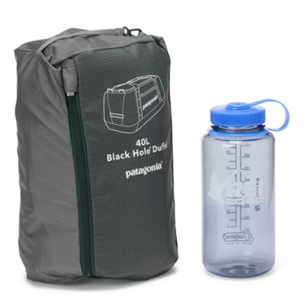 Patagonia Black Hole Duffel 40 L Stuff sack (32 fl oz. bottle not included)