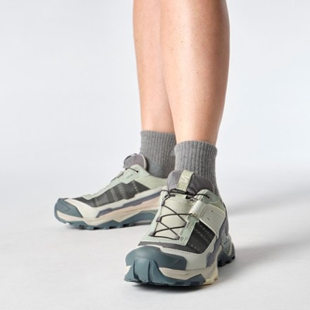 Salomon X Ultra 5 GORE-TEX Low Hiking Shoes - Women's 6