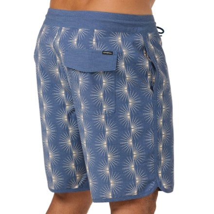 O'Neill Cruzer Scallop 18" Board Shorts - Men's 3