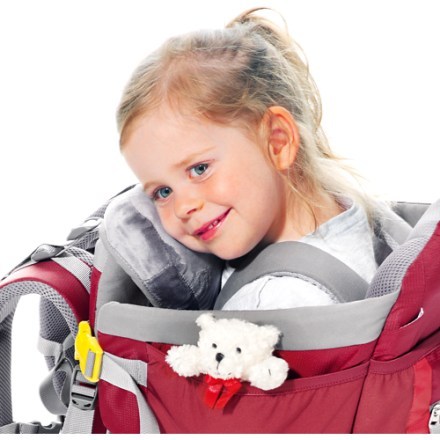 Dribble pad detail (Cranberry/Fi