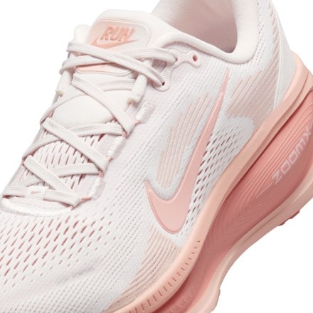 Nike Vomero 18 Road-Running Shoes - Women's 5