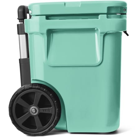 YETI Roadie 32 Wheeled Cooler 4