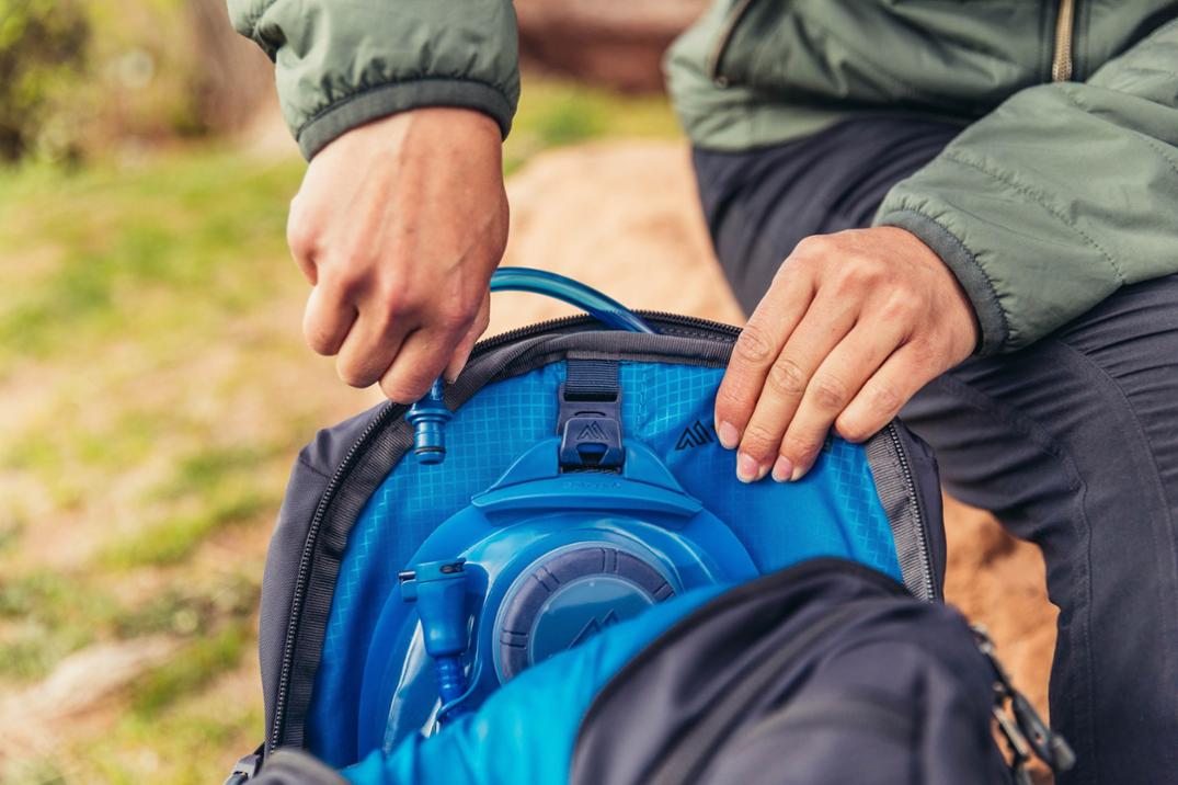 Location Image for Swift 16 H2O Hydration Pack - Closeout - Women's