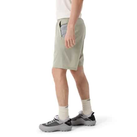 Arc'teryx Incendo 9" Shorts - Men's 8