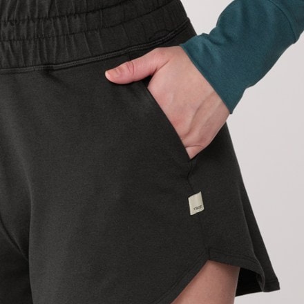 Vuori Halo Performance Shorts 2.0 - Women's 4