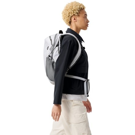 Arc'teryx Mantis 16 Pack 3