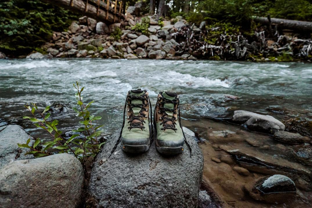 Location Image for Inquire Mid Hiking Boots - Women's