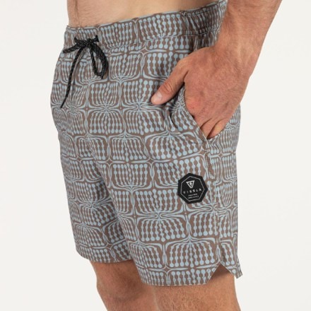 VISSLA Croozer 16.5" Volley Shorts - Men's 2