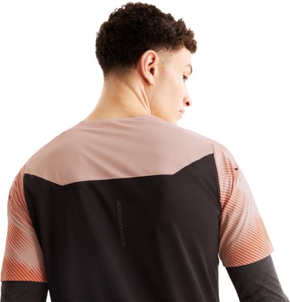 On Performance-T Lumos Shirt - Men's 4