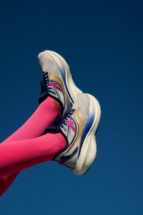 Saucony Triumph 20 Road-Running Shoes - Women's 6